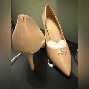 Coach Classic Women's Beige/Tan Heels Size 9.5 Excellent Condition!